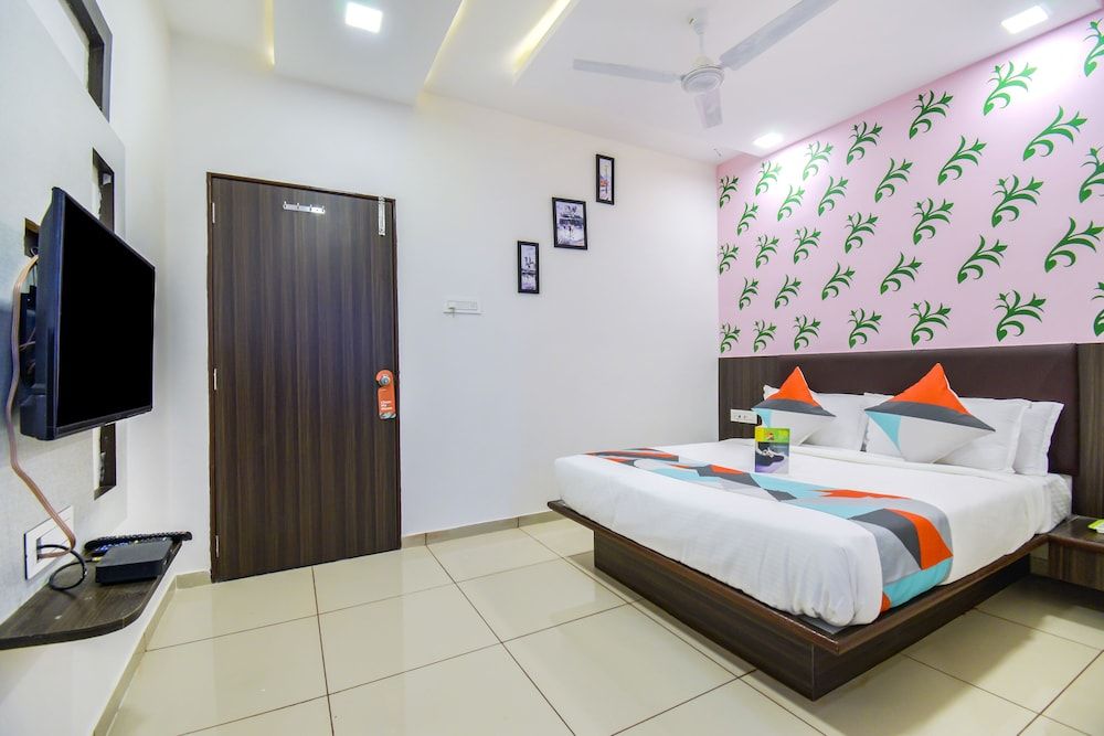 FabExpress Shiv Residency Deluxe Room 6