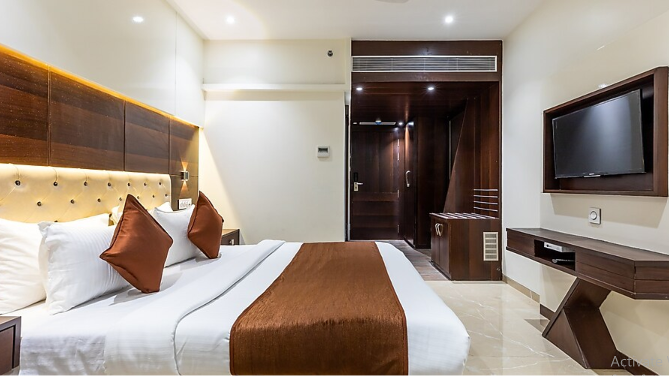 Hotel President Executive Room 8