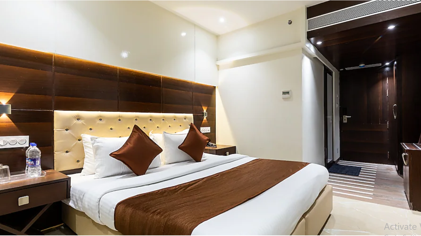 Hotel President Executive Room 12