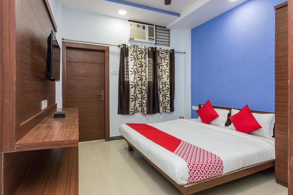 undefined OYO 17161 Hotel Mahalaxmi 4
