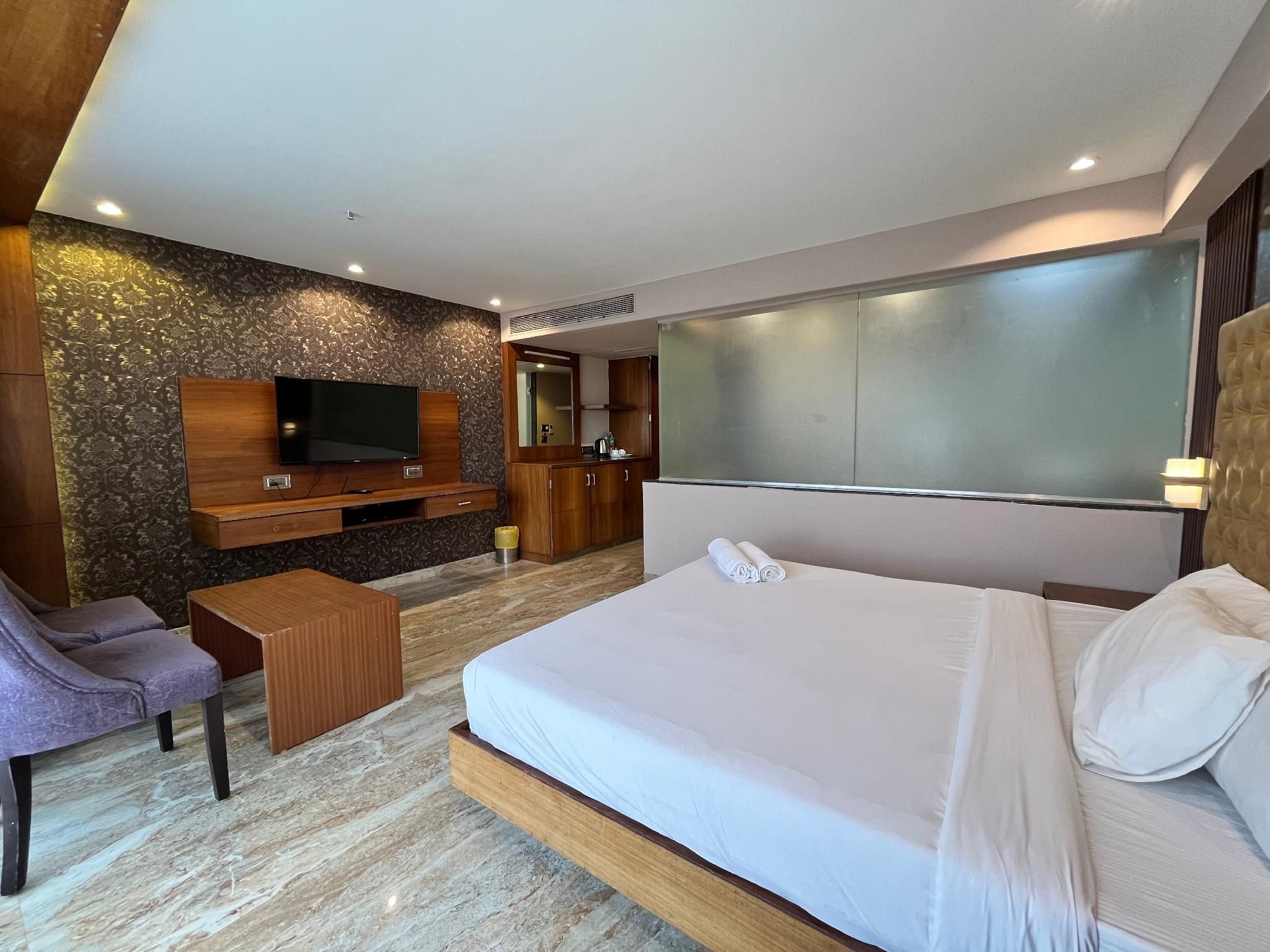 Deluxe Room with Bathtub