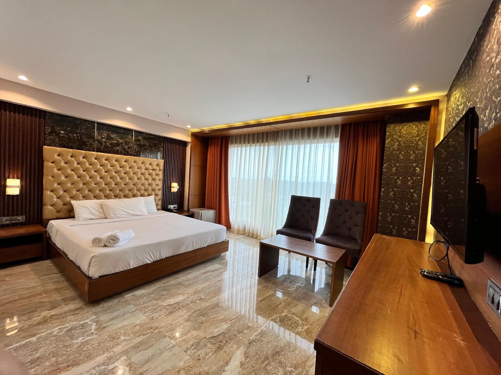 Deluxe Room with Bathtub