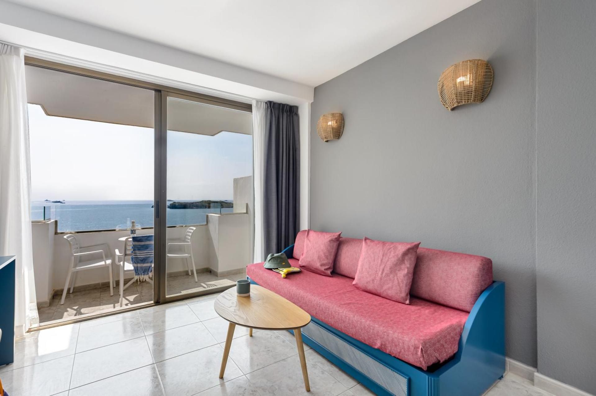 One Bedroom Apartment with Sea View