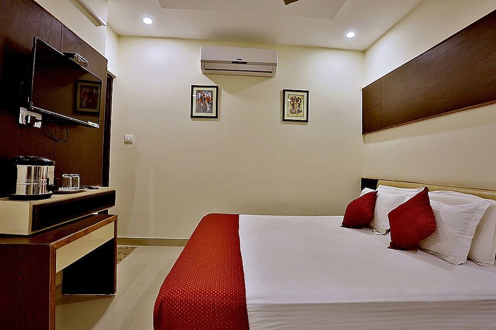 Hotel Suraj Palace Deluxe Room 9