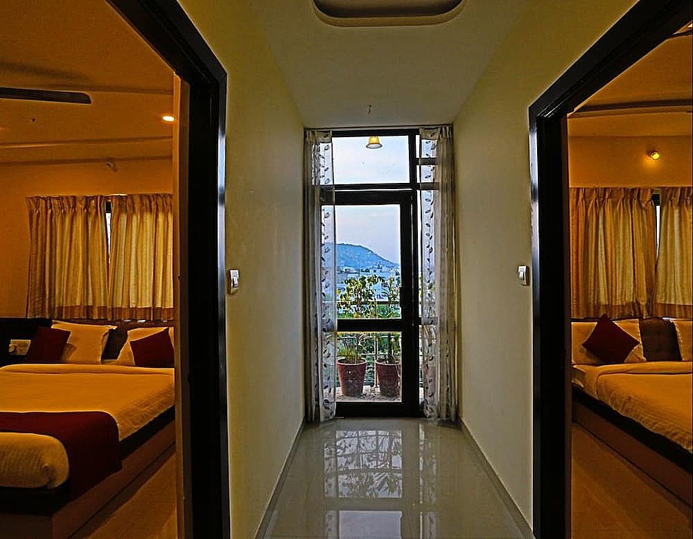 Hotel Suraj Palace Deluxe Room 15