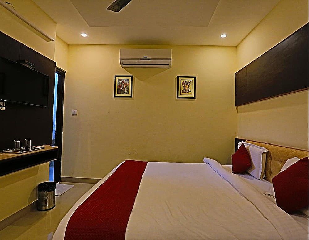 Hotel Suraj Palace Deluxe Room 7