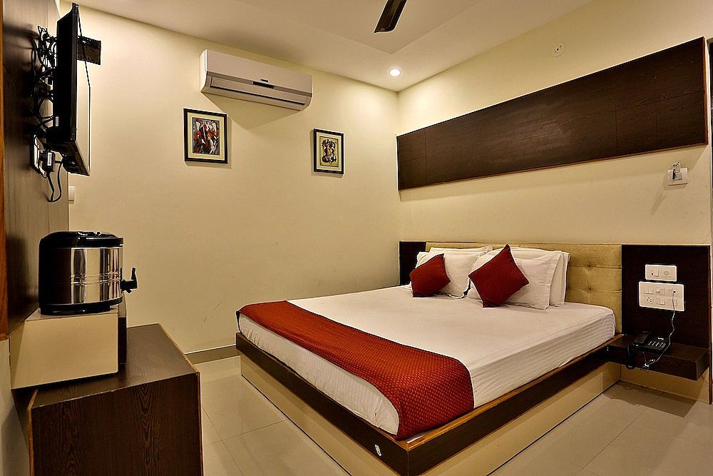 Hotel Suraj Palace Deluxe Room 10