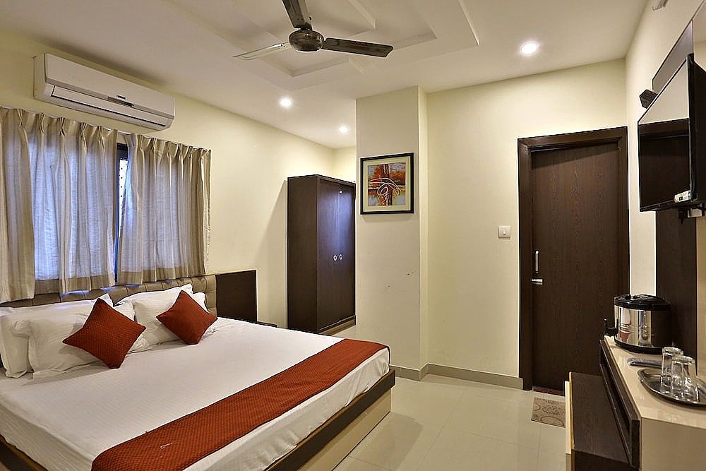 Hotel Suraj Palace Deluxe Room 6