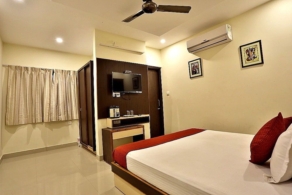 Hotel Suraj Palace Deluxe Room 11