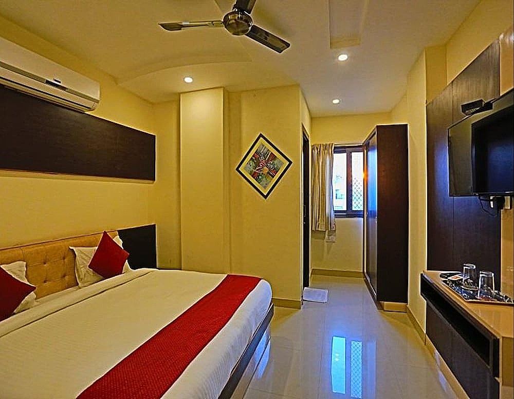 Hotel Suraj Palace Deluxe Room 4