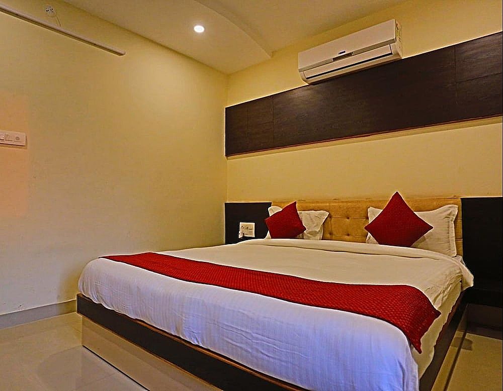 Hotel Suraj Palace Deluxe Room 2