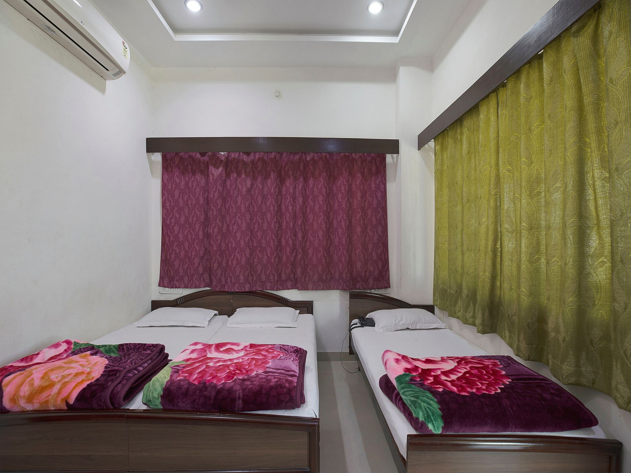 Deluxe Triple Non AC Room