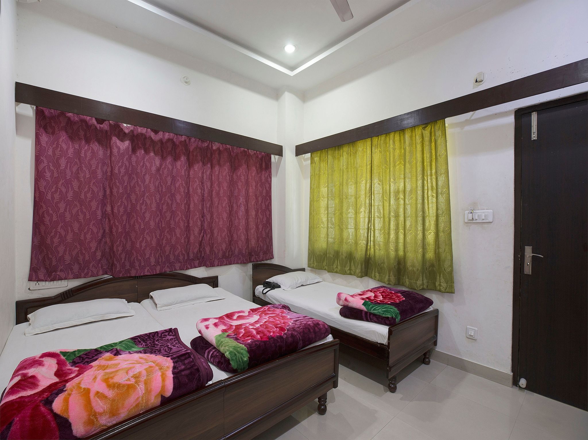 Deluxe Triple Non AC Room