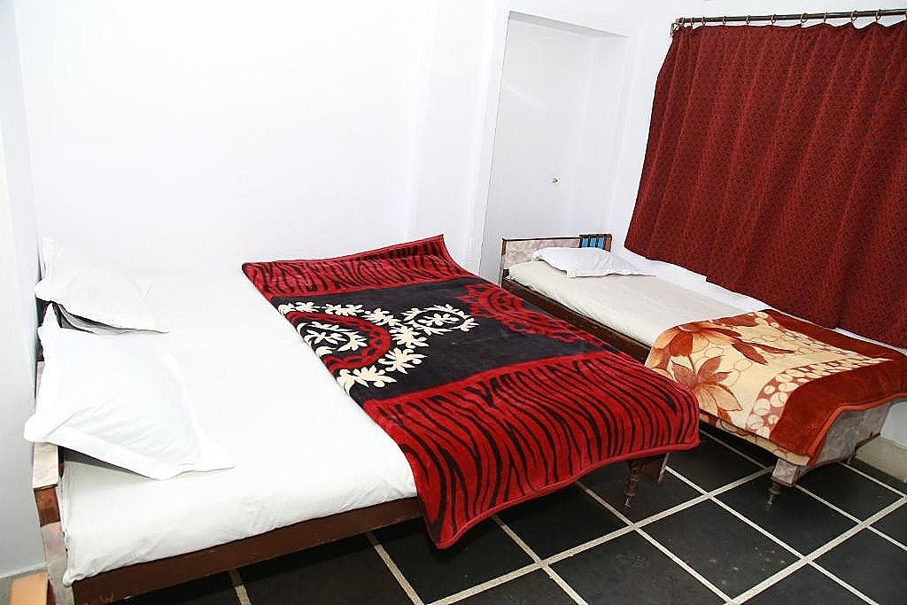 Deluxe Triple Non AC Room