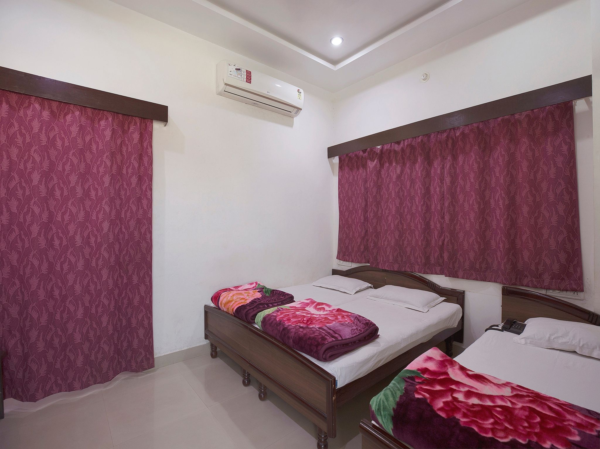 Deluxe Triple Non AC Room