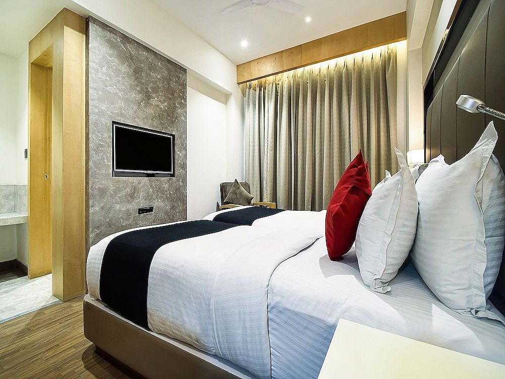 Capital O 26805 Varju Villa Standard Room 5