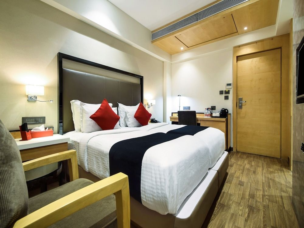 Capital O 26805 Varju Villa Standard Room 2