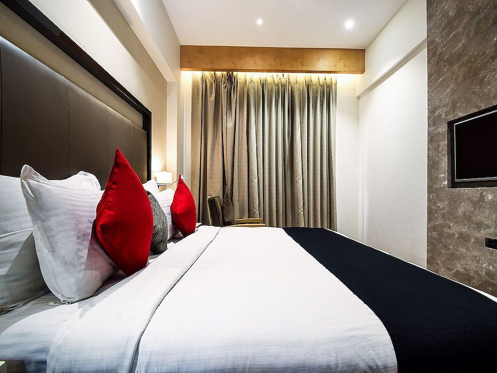 Capital O 26805 Varju Villa Standard Room 11