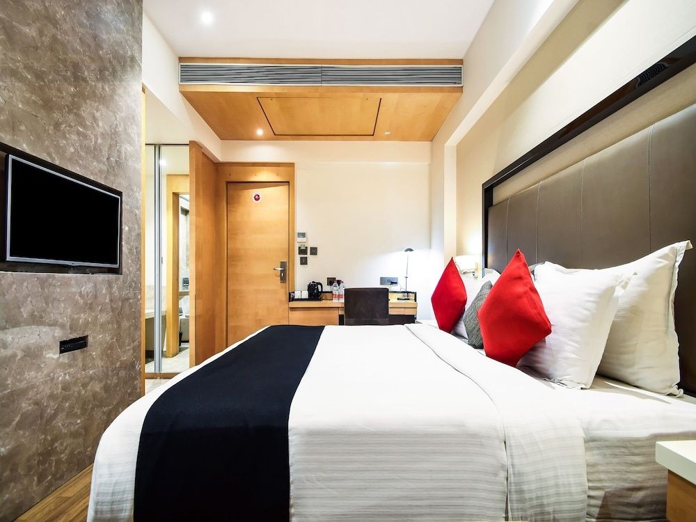 Capital O 26805 Varju Villa Standard Room 10