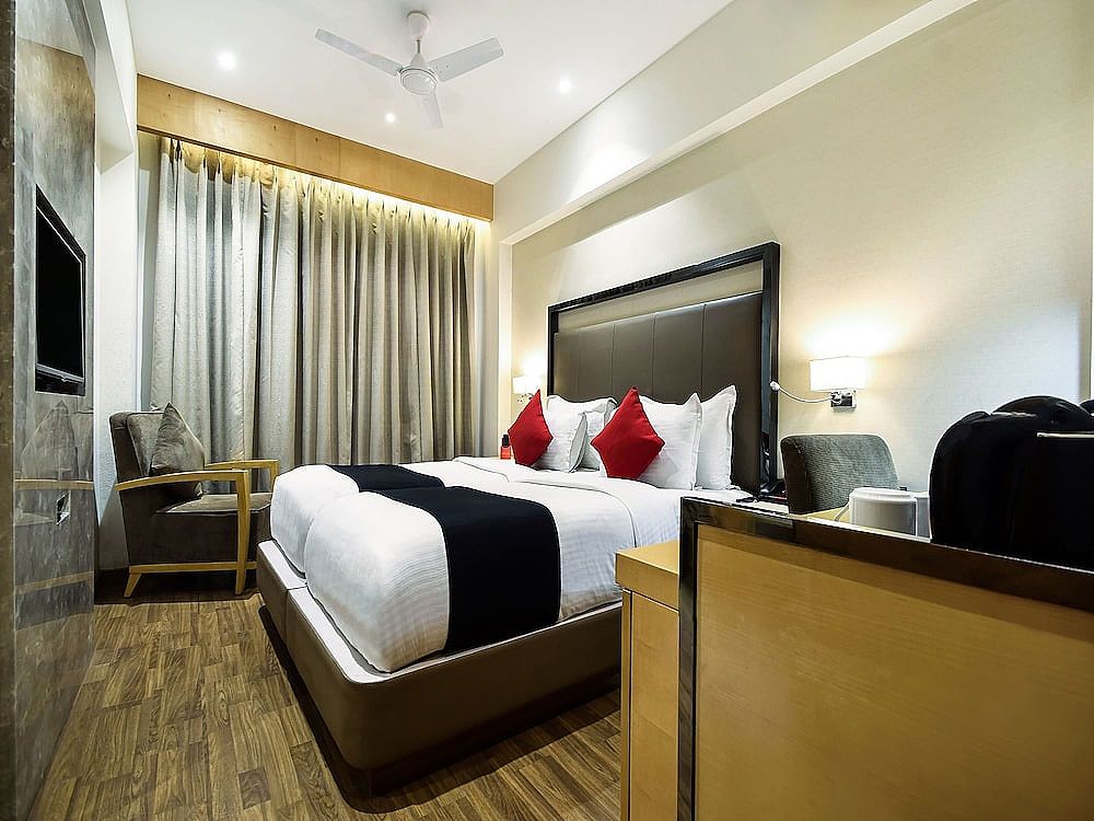 Capital O 26805 Varju Villa Standard Room 4