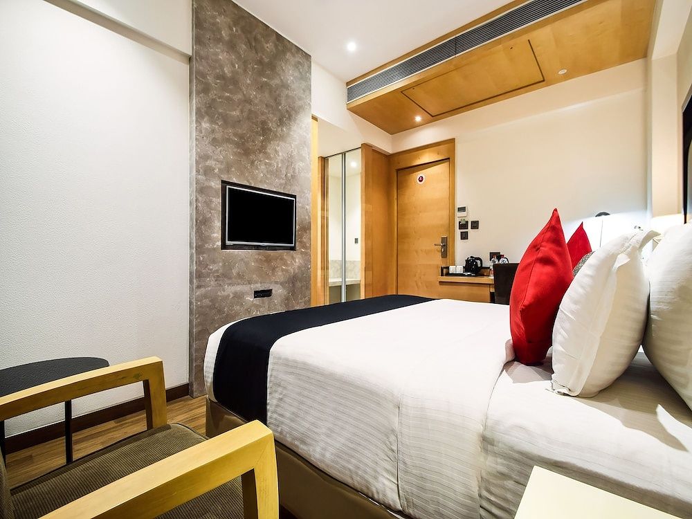 Capital O 26805 Varju Villa Standard Room 9