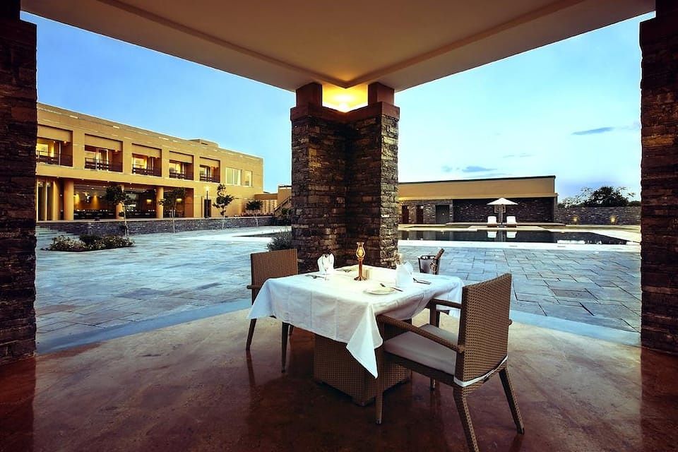 Food & Dining