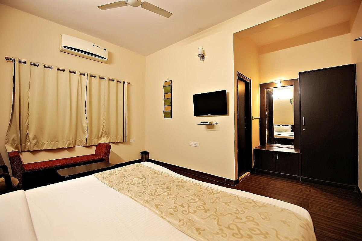 The Park Classic Udaipur Deluxe Room 8