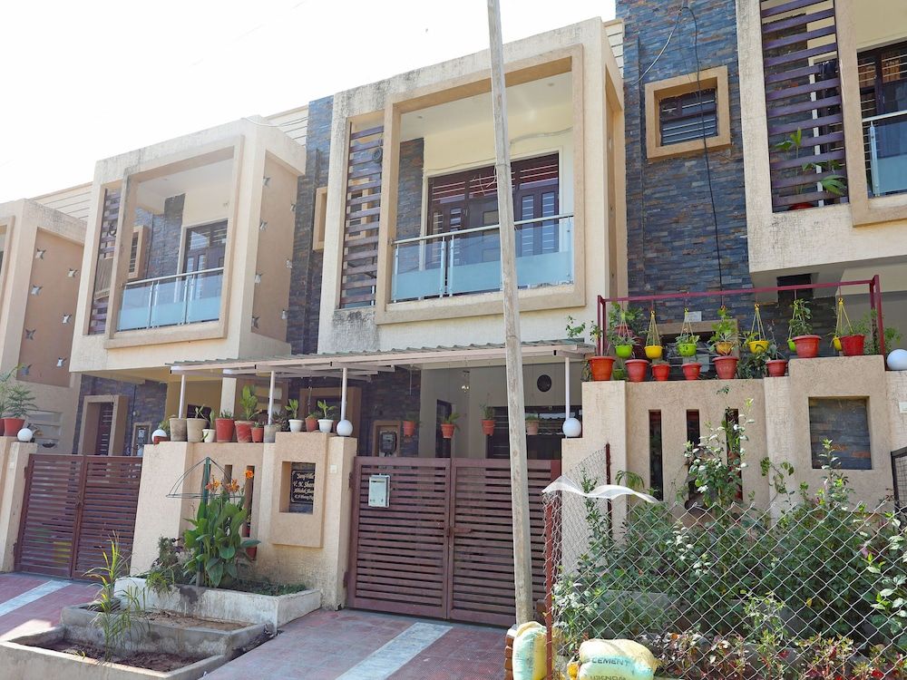 undefined OYO 9777 Home Duplex Studio Airport Road 2