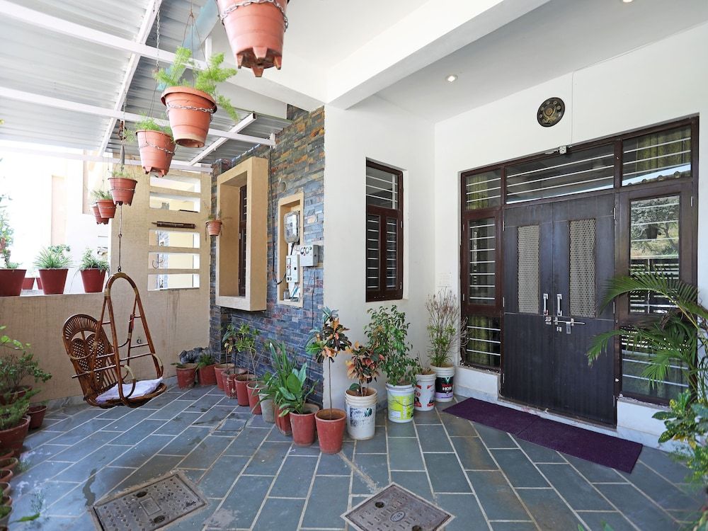 undefined OYO 9777 Home Duplex Studio Airport Road