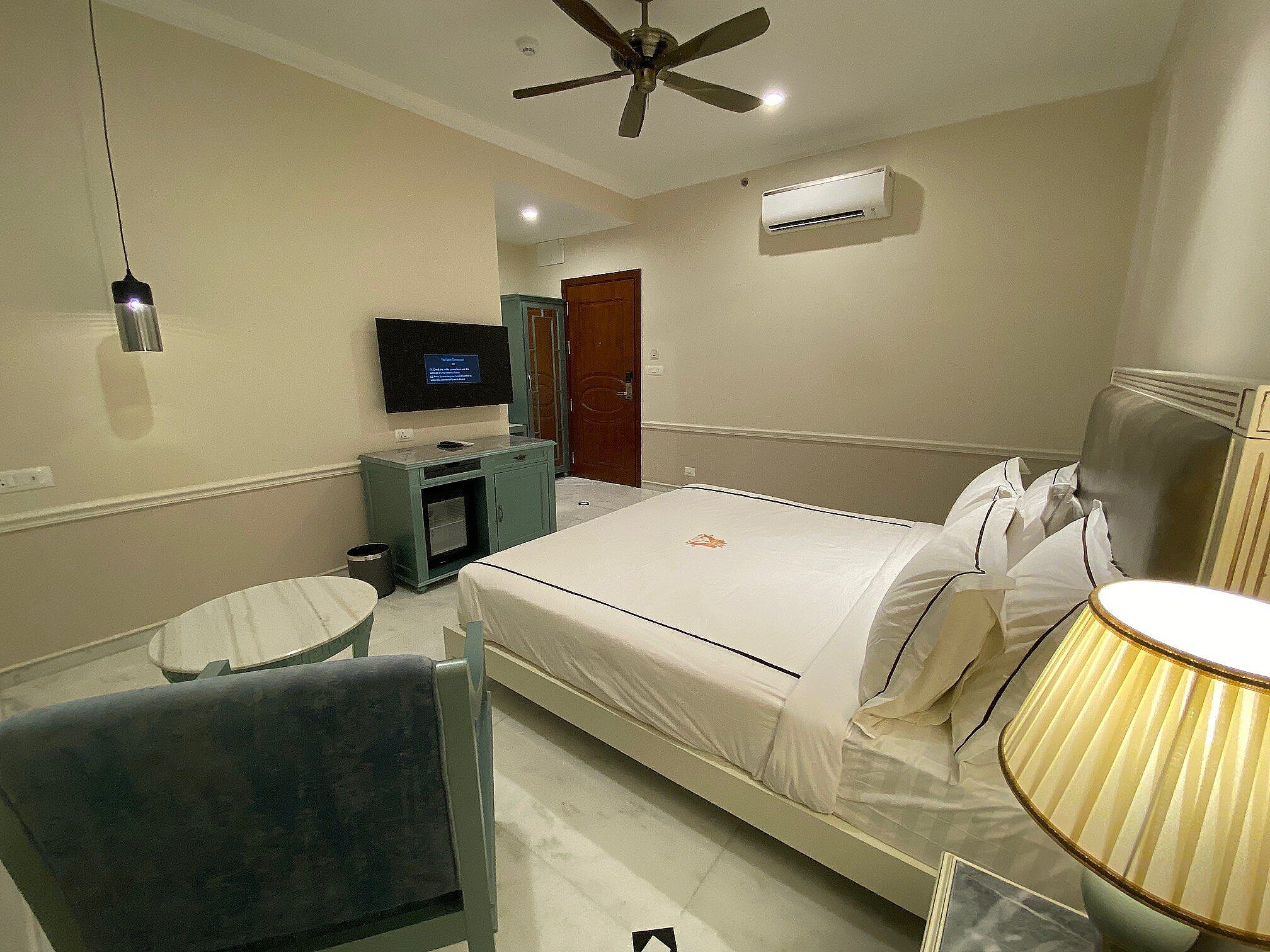  Junior Suite KIng Bed