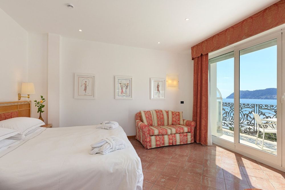 Grand Hotel Mediterranee Junior Suite con Balcone e Vista Mare 4
