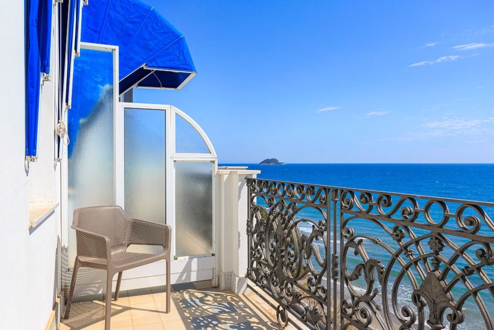 Grand Hotel Mediterranee Panoramic Suite, Terrace, Sea View 6