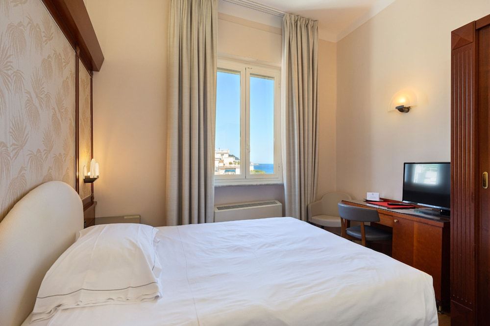 Grand Hotel Mediterranee Camera Classic Matrimoniale Laterale 3