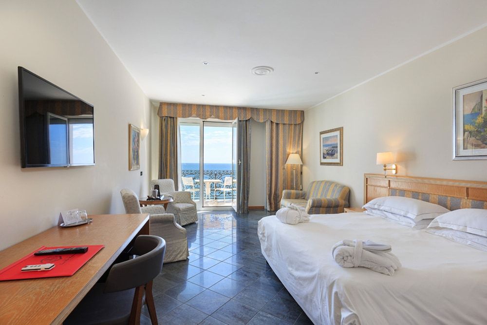 Grand Hotel Mediterranee Junior Suite con Balcone e Vista Mare 6