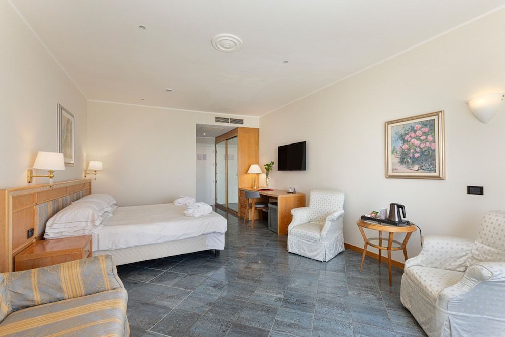 Grand Hotel Mediterranee Junior Suite con Balcone e Vista Mare 16