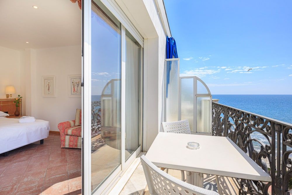 Grand Hotel Mediterranee Junior Suite con Balcone e Vista Mare 10