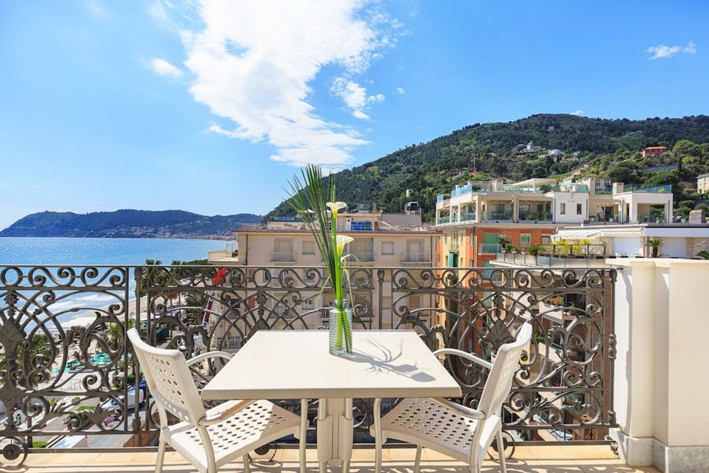 Grand Hotel Mediterranee Junior Suite con Balcone e Vista Mare 8