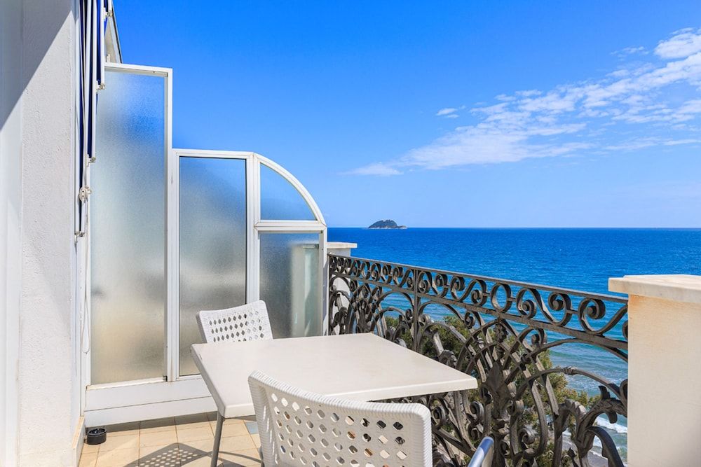 Grand Hotel Mediterranee Junior Suite con Balcone e Vista Mare 9