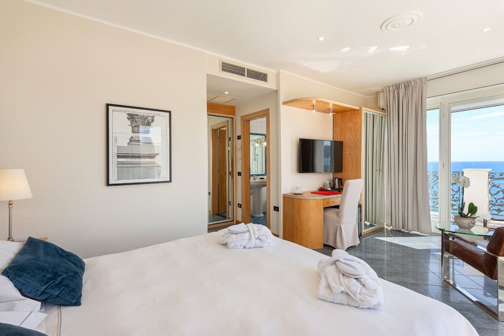 Grand Hotel Mediterranee Panoramic Suite, Terrace, Sea View 2