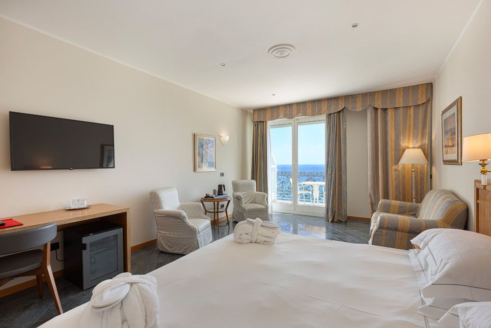 Grand Hotel Mediterranee Junior Suite con Balcone e Vista Mare 15