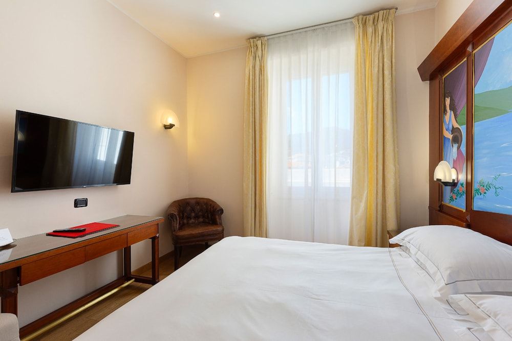 Grand Hotel Mediterranee Camera Classic Matrimoniale Laterale 5