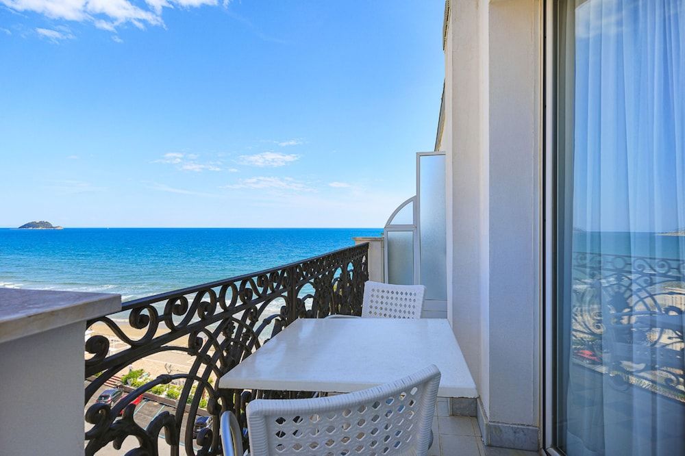 Grand Hotel Mediterranee Junior Suite con Balcone e Vista Mare 12