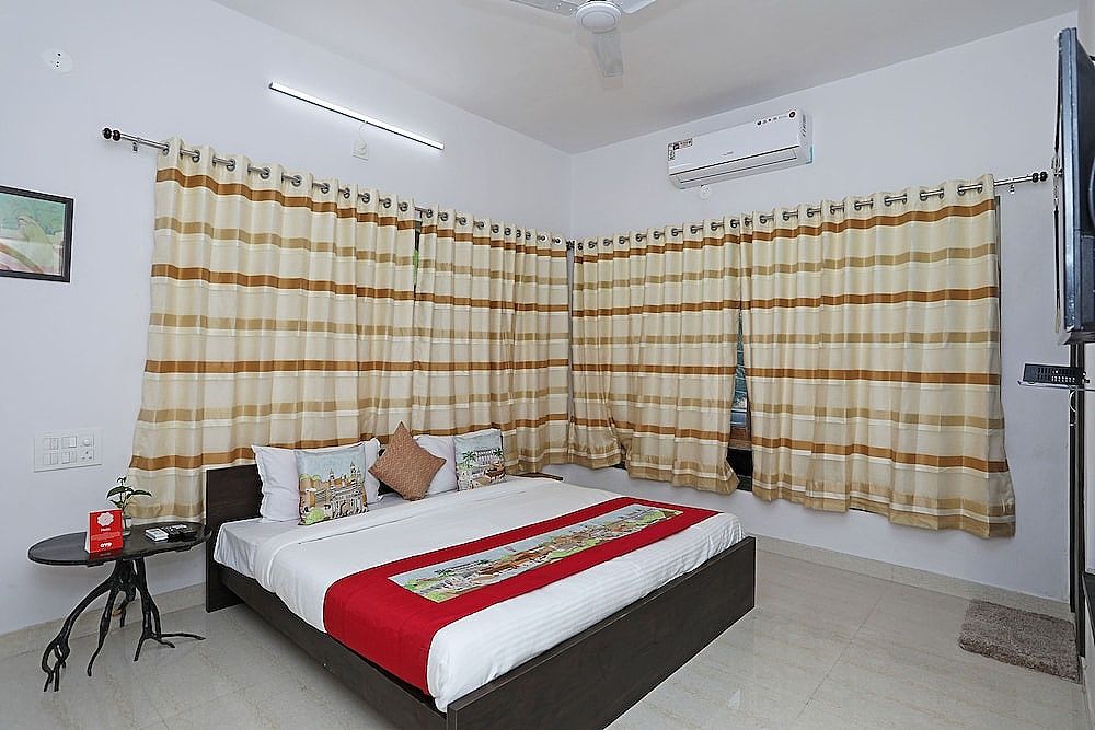 OYO 10298 Home near Sukhadia Circle Double or Twin Room 4