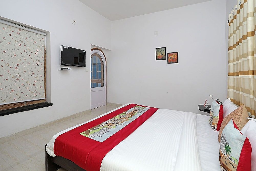 OYO 10298 Home near Sukhadia Circle Double or Twin Room 5