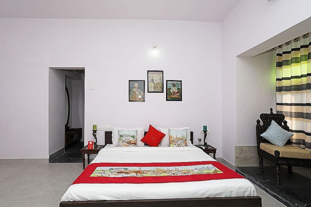 OYO 10298 Home near Sukhadia Circle Double or Twin Room 7
