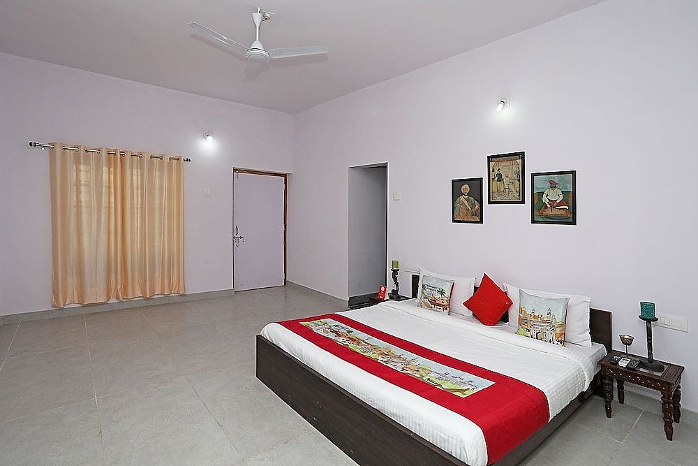 OYO 10298 Home near Sukhadia Circle Double or Twin Room 3