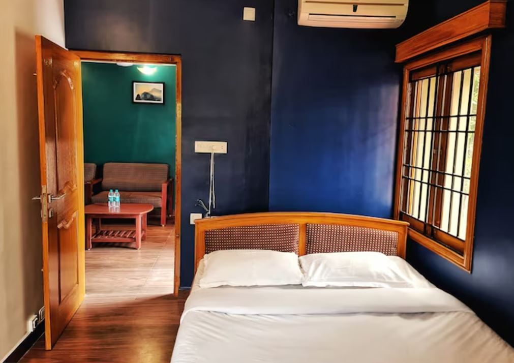 Single bedroom (with Balcony)