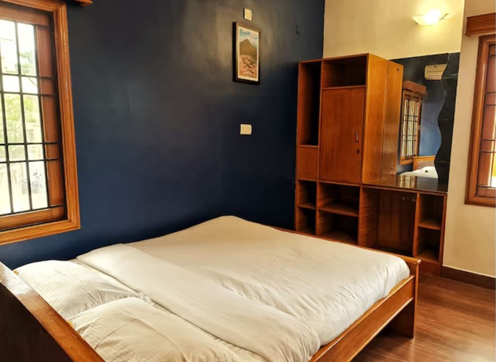 Single bedroom (with Balcony)