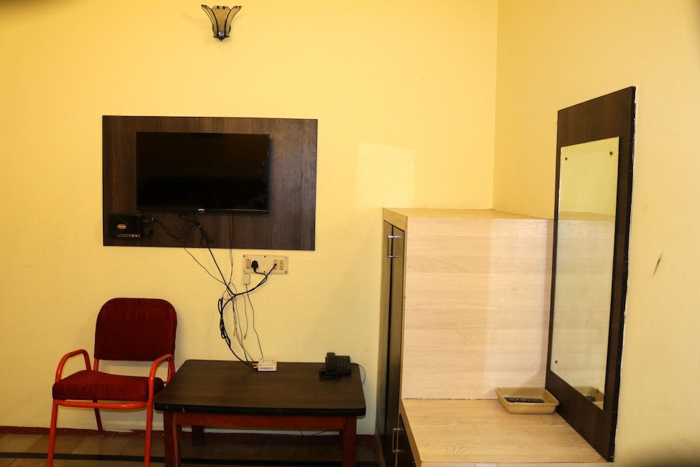 Siva Sakthi Hotel A Unit Of Ammayi Hotel Deluxe Room 6