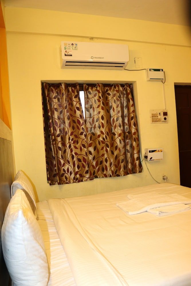 Siva Sakthi Hotel A Unit Of Ammayi Hotel Deluxe Room 3